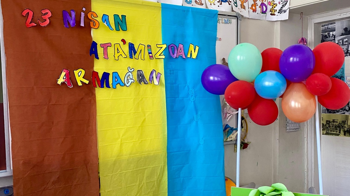 23 Nisan Neşe Doluyor İnsan